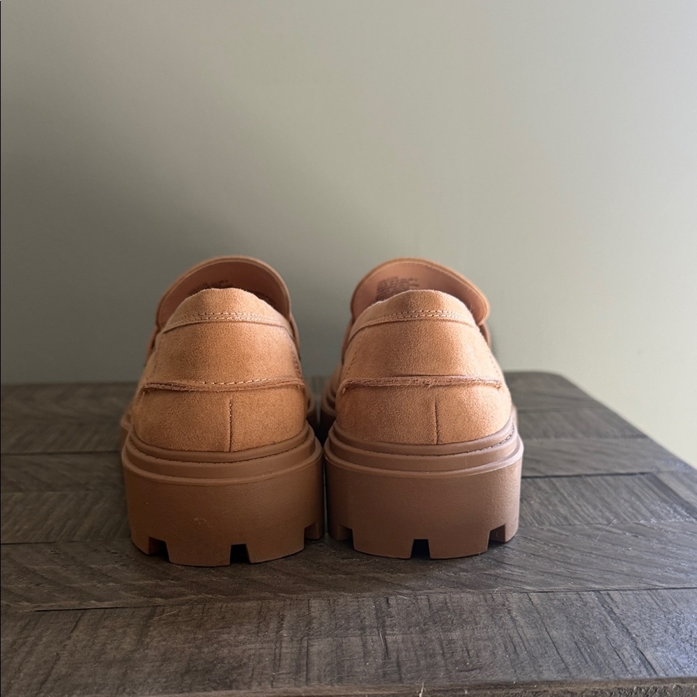 JustFab Tan Loafers - Picture 4 of 6